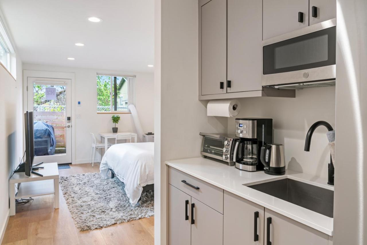 Modern Apartment Near Light Rail Seattle Eksteriør billede