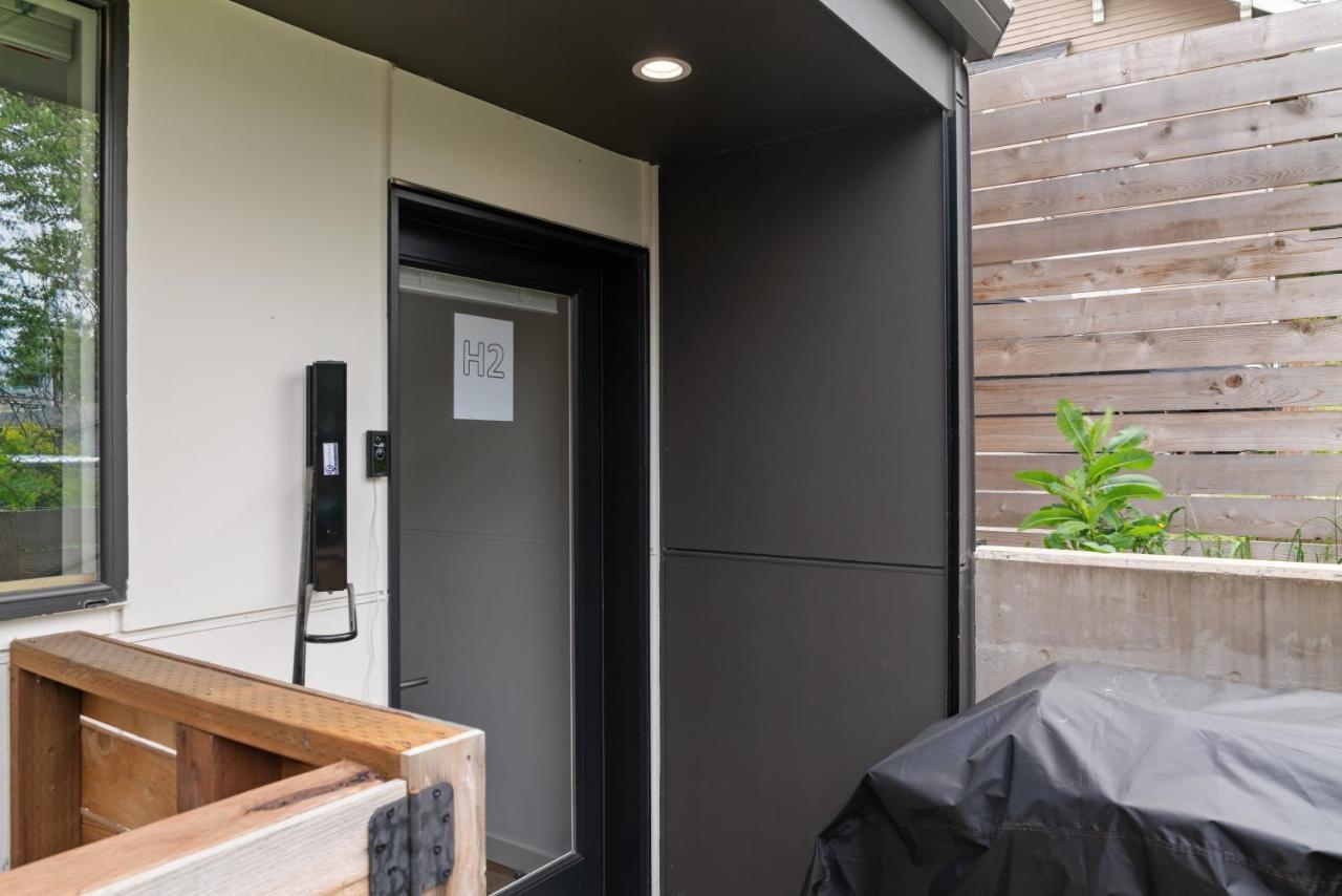 Modern Apartment Near Light Rail Seattle Eksteriør billede
